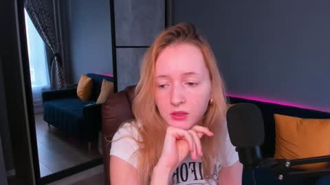 Call me Bee online show from December 19, 10:13 am