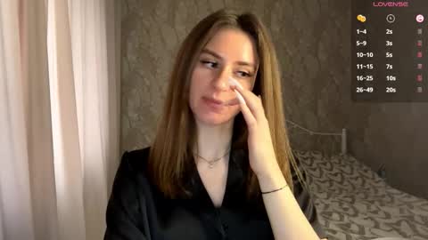 Mia online show from December 18, 9:25 am