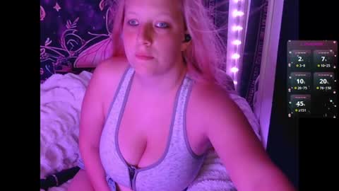 Vee online show from June 11, 6:38 pm