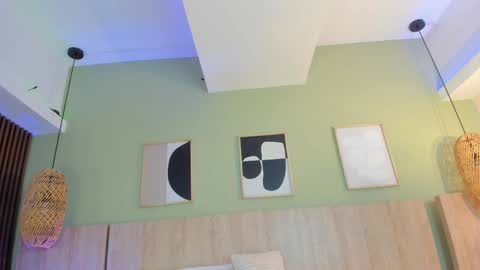 Holly online show from April 18, 11:24 am