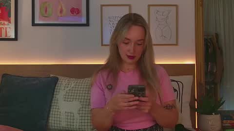 Snapshot of oh_kitty chatting on October 21, 10:41 am Kourtney online show from October 21, 10:41 am