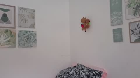 ohanna_ online show from February 11, 6:53 pm