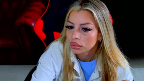 ohhh_nicole online show from April 6, 12:39 pm