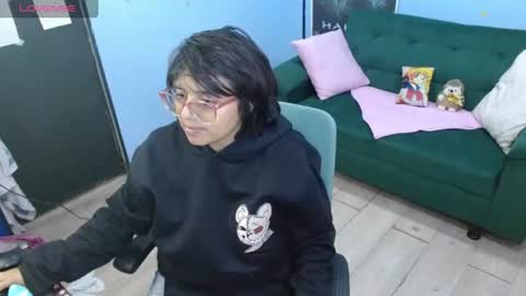 ohmysqueak online show from June 14, 4:07 pm