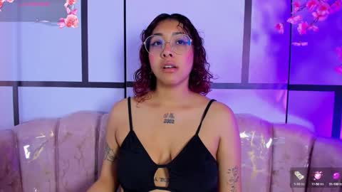 Snapshot of olivejoness_ chatting on September 24, 6:34 am olive online show from September 24, 6:34 am