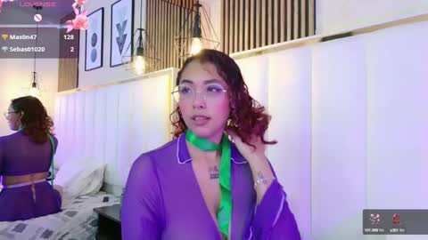 Snapshot of olivejoness_ chatting on October 5, 5:12 am olive online show from October 5, 5:12 am