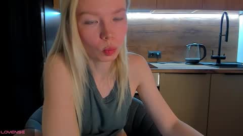 Olivia 3 online show from April 15, 9:48 pm