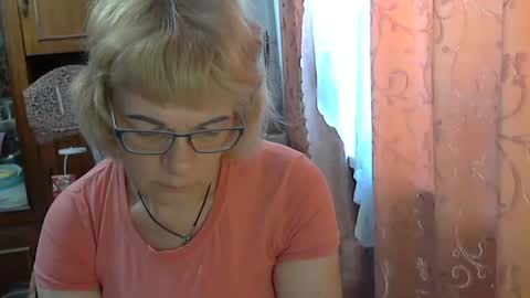 Olivia Mia online show from June 5, 9:59 am