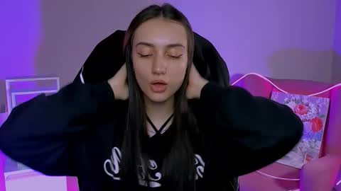 olivia_norton_ online show from October 16, 3:36 pm