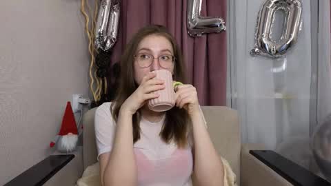 Kylie online show from February 19, 8:07 pm