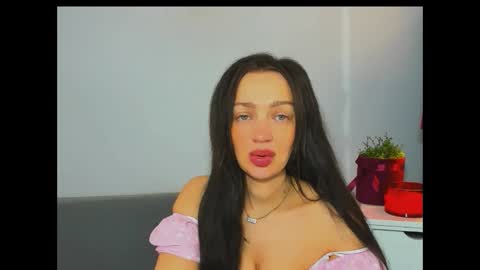 OliviaWomen online show from March 20, 11:26 am