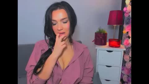 OliviaWomen online show from November 7, 1:28 pm