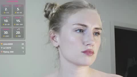 olliebelle online show from November 25, 3:25 pm