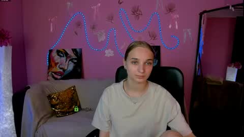 Ollivia online show from May 6, 6:06 am