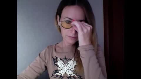 olyra11 online show from October 6, 9:15 am