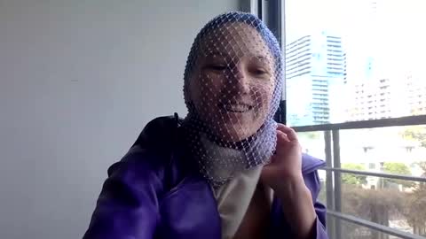 omilk online show from December 25, 6:41 pm