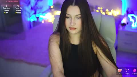 L A Y A online show from October 1, 1:16 pm