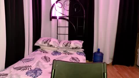 Snapshot of onicka_iha chatting on January 27, 1:19 pm Alexa online show from January 27, 1:19 pm