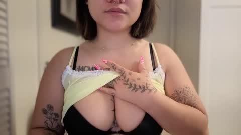 Miss Girly online show from March 24, 4:01 pm