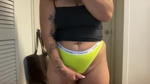 Snapshot of oohhellothere chatting on September 25, 9:08 am Miss Girly online show from September 25, 9:08 am