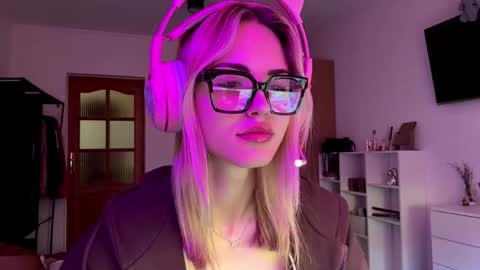 Eva online show from May 15, 6:27 am