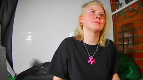 LunaAlan online show from March 5, 12:33 pm