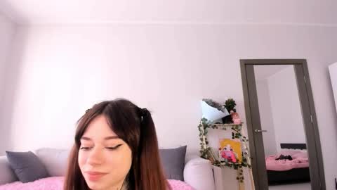 Snapshot of passionate_isabella chatting on October 22, 3:11 am Bella online show from October 22, 3:11 am
