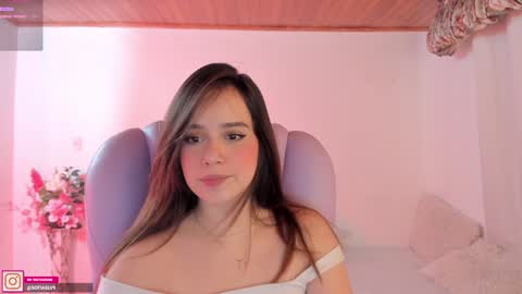 Snapshot of pau_cute chatting on December 17, 10:11 pm Sofa online show from December 17, 10:11 pm