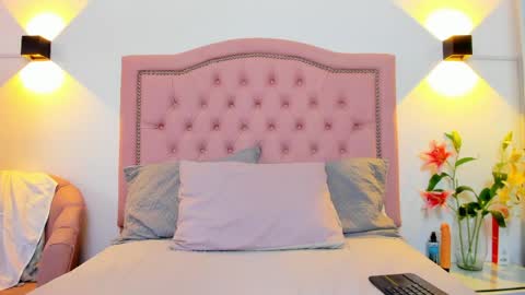 paulinavera online show from April 9, 1:05 pm