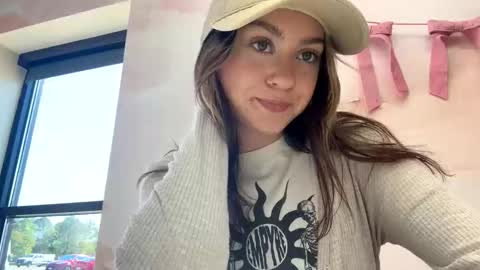 peachesncreampiezz online show from May 8, 8:32 pm