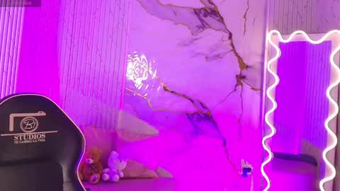 peachy_tay online show from April 6, 10:49 am