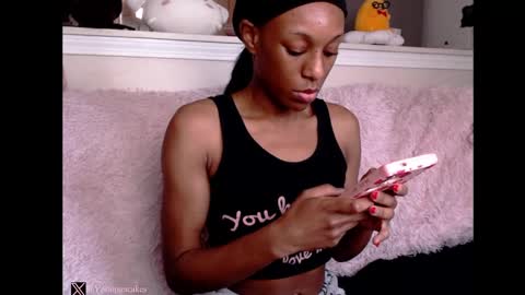 Snapshot of peachypeachgirl chatting on January 1, 6:59 pm peachypeachgirl online show from January 1, 6:59 pm