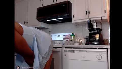 Snapshot of peachypeachgirl chatting on December 27, 4:36 am peachypeachgirl online show from December 27, 4:36 am