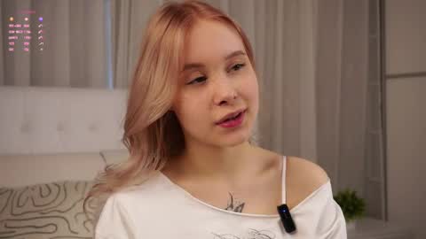 Lily online show from April 23, 3:25 am