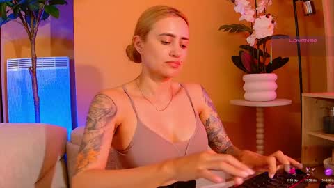 Hi Im Penelope  better vibrations  1111 online show from May 30, 9:54 pm