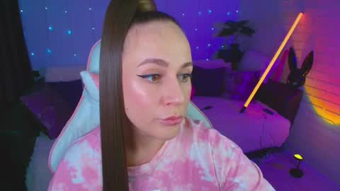 Dia  online show from November 9, 12:01 pm