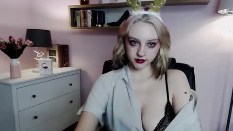 Madeline online show from December 22, 3:00 pm