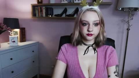 Madeline online show from December 23, 3:44 pm