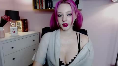 Madeline online show from January 26, 2:41 pm