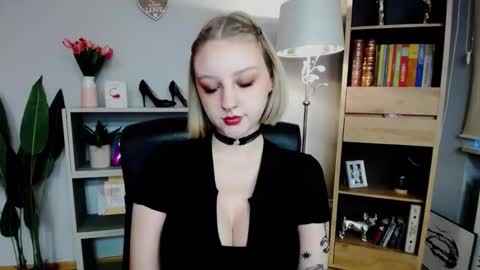 Madeline online show from November 2, 2:42 pm