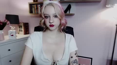 Madeline online show from December 19, 4:13 pm