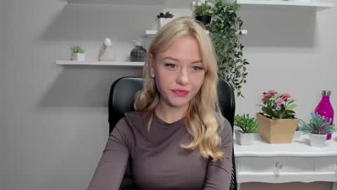 Snapshot of perfectxcindy chatting on February 17, 6:31 am Cindy online show from February 17, 6:31 am