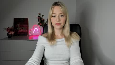 Snapshot of perfectxcindy chatting on December 6, 6:26 am Cindy online show from December 6, 6:26 am