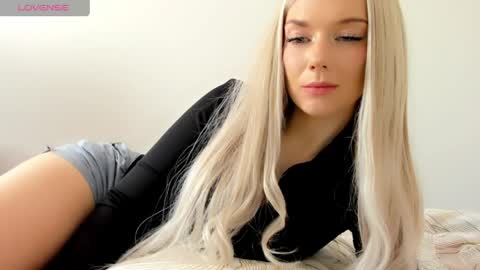 Isabella online show from May 6, 7:56 am