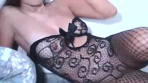 Snapshot of petite1987 chatting on October 23, 2:12 pm mhariz online show from October 23, 2:12 pm