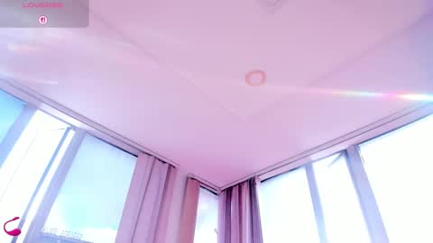 Snapshot of petite_linda chatting on October 22, 12:43 pm Linda online show from October 22, 12:43 pm