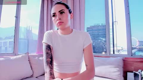 Snapshot of petite_linda chatting on October 23, 1:17 pm Linda online show from October 23, 1:17 pm