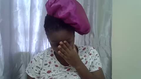 Snapshot of petite_melan chatting on October 21, 8:40 am petite_melan online show from October 21, 8:40 am