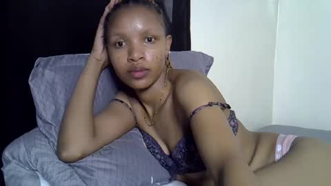 petite_melinda online show from July 11, 4:12 am