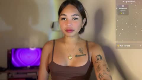 Snapshot of petitegirlx69 chatting on October 11, 2:05 am miss lisa online show from October 11, 2:05 am